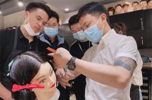 郑州学美发学校哪个好？